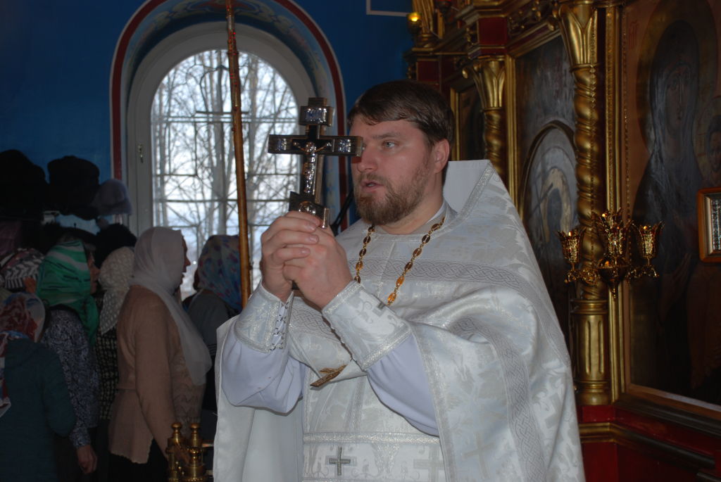 Картинки по запросу молящийся священник