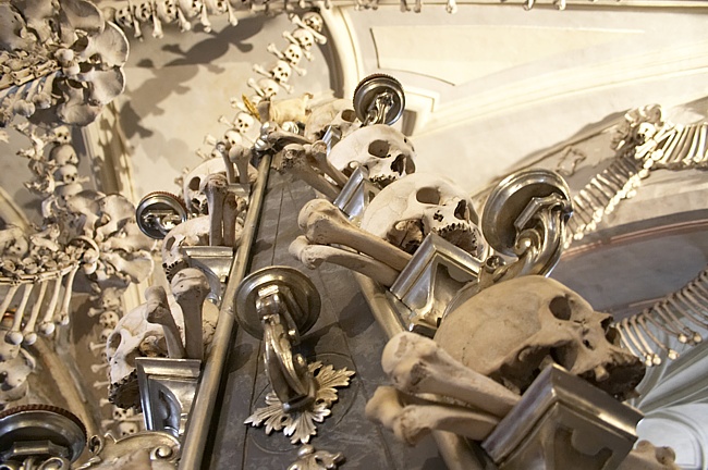 В Европе есть церковь построенная из человеческих костей