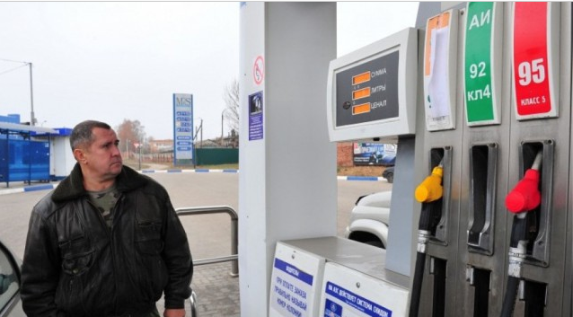 Почему в США бензин дешевле чем в России?