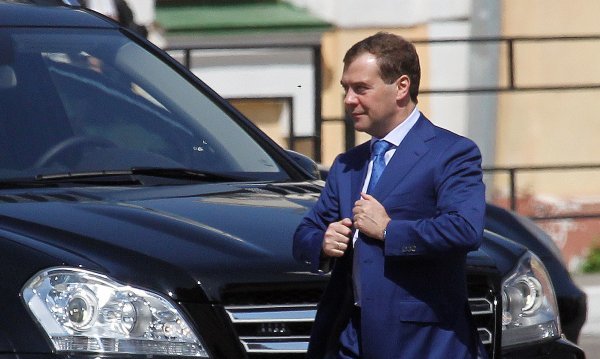 Медведев начинает свою работу. Госдума обсуждает налог на одноразовую посуду